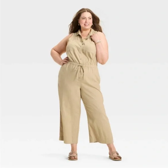 Universal Thread Tan Jumpsuit with Collared Neckline and Cropped Wide-Leg - Picture 1 of 4